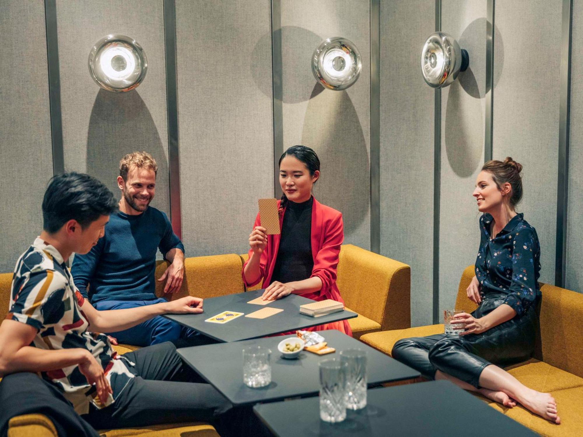 Pullman New Delhi Aerocity Buitenkant foto The band in 2019