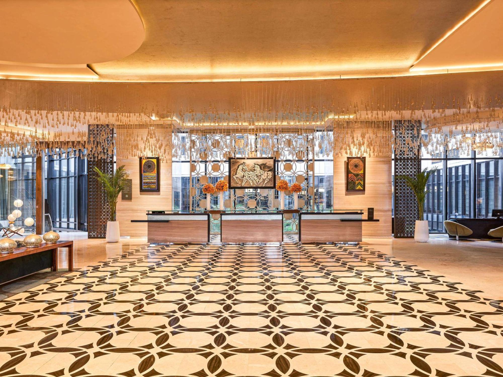 Pullman New Delhi Aerocity Buitenkant foto The lobby of the hotel