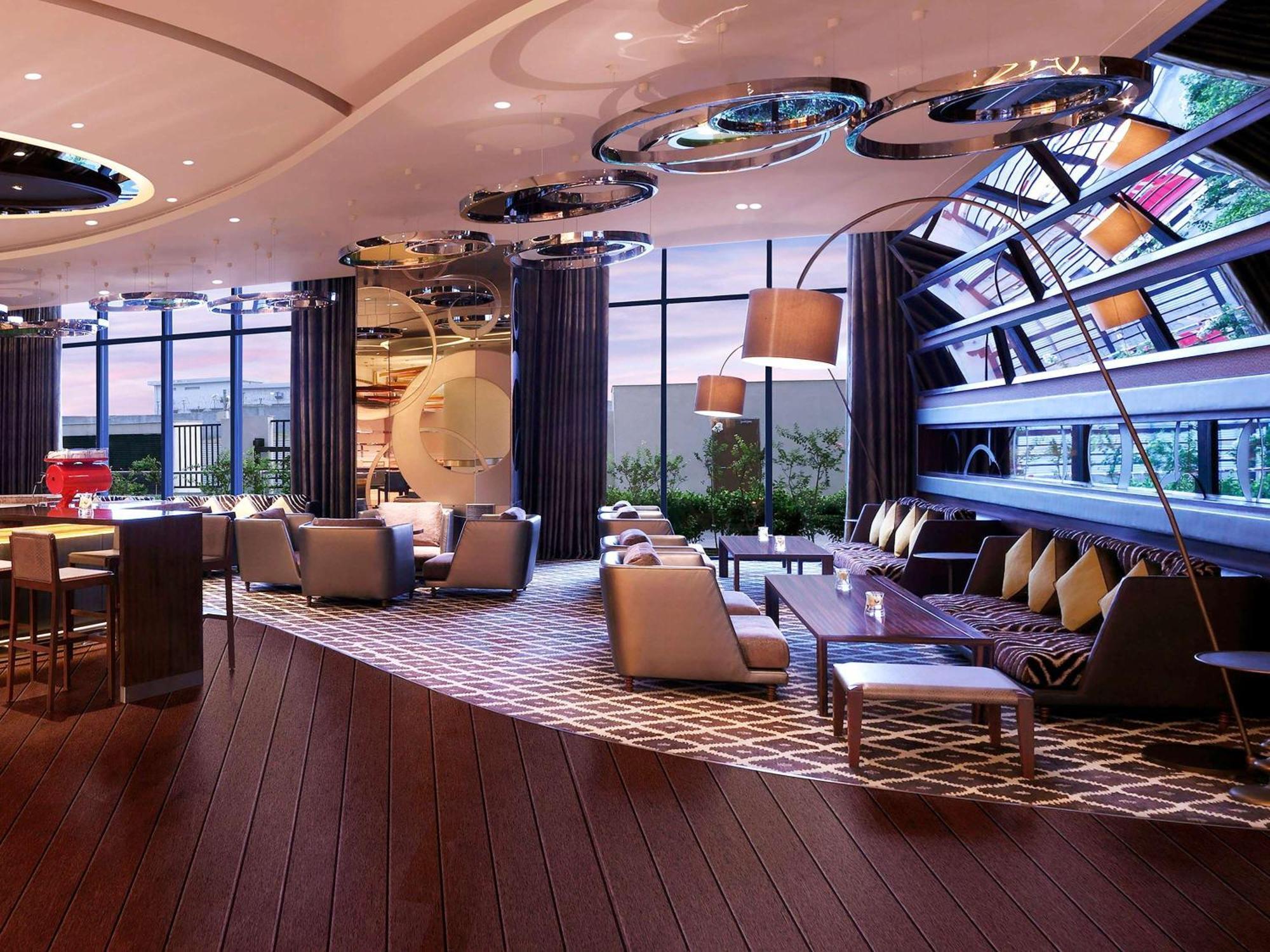Pullman New Delhi Aerocity Buitenkant foto The interior of the lounge