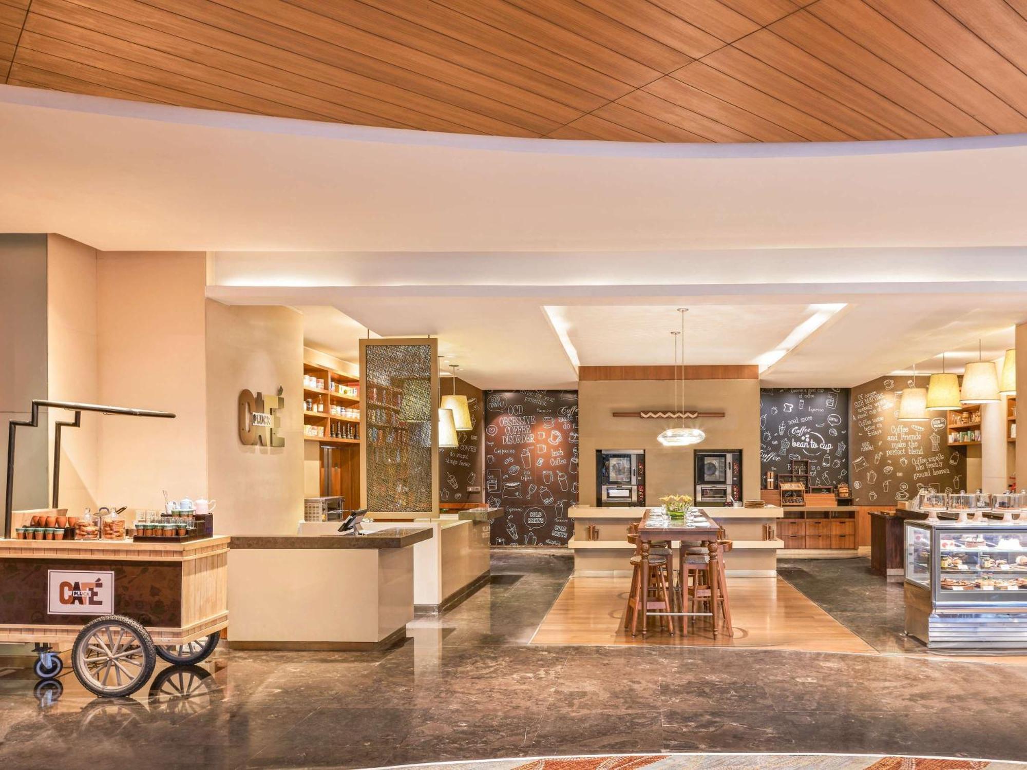 Pullman New Delhi Aerocity Buitenkant foto The lobby lounge