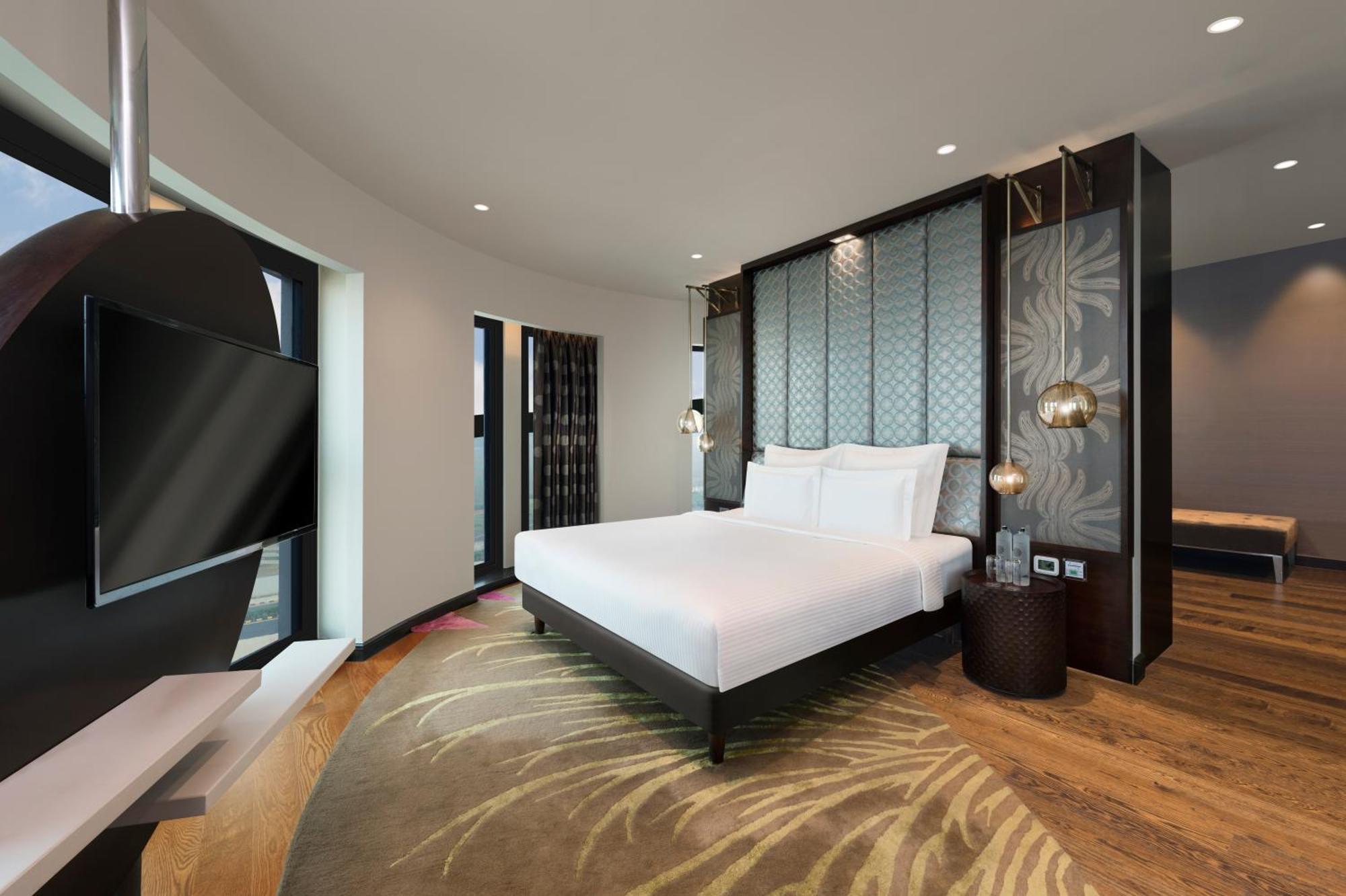 Pullman New Delhi Aerocity Buitenkant foto Suite bedroom